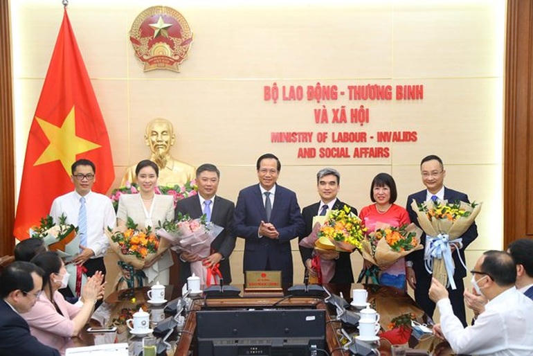 6 cán bộ được bổ nhiệm chức vụ bắt đầu từ 15/4.