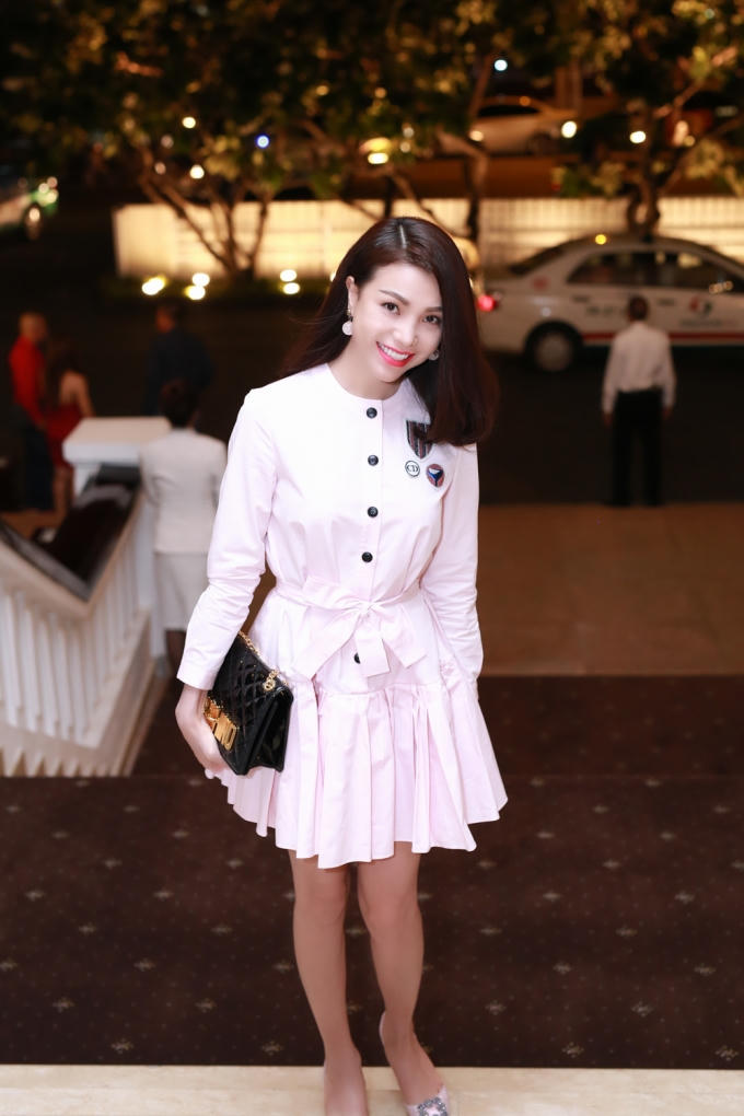 Trà Ngọc Hằng xinh tươi trong chiếc váy hàng hiệu