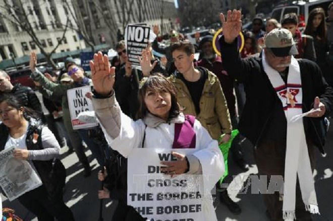 Tòa án Tối cao Mỹ đã cho phép thực thi một phần sắc lệnh tạm cấm nhập cảnh đối với công dân đến từ 6 nước.