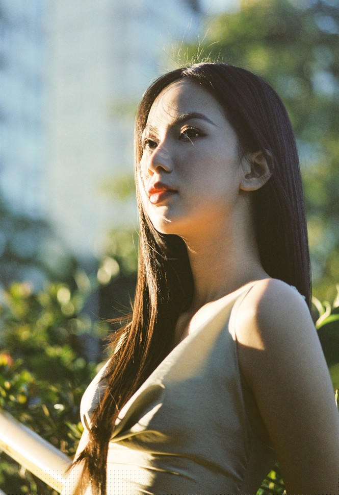 Sau cuộc thi, người đẹp tích cực tham gia các sự kiện giải trí, nghệ thuật. Phương Quỳnh nhiều lần xuất hiện tại thảm đỏ các lễ trao giải danh giá và nhận được lời mời trình diễn thời trang.