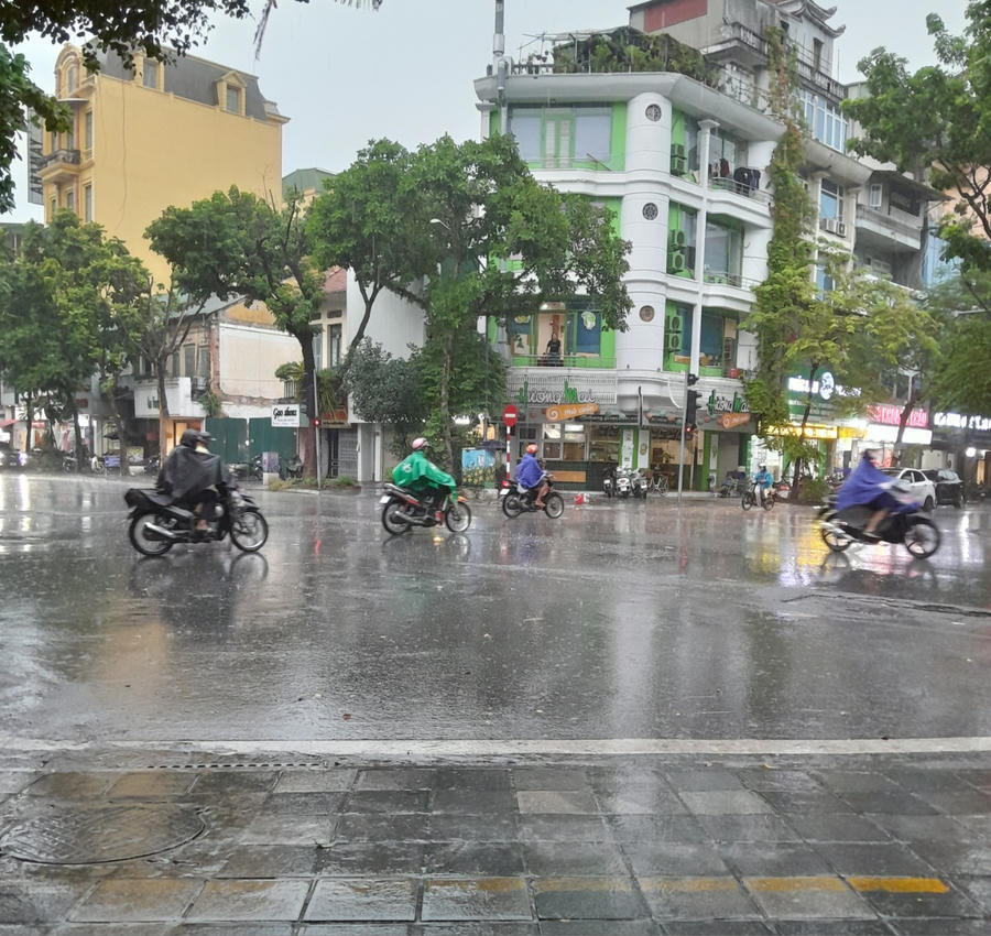 Không khí lạnh tràn về, miền Bắc chuyển mưa rét.