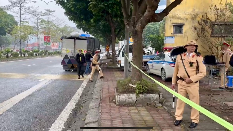 Cảnh sát giao thông kịp thời phát hiện ngăn chặn hơn 2 tấn thực phẩm đông lạnh không rõ nguồn gốc đang trên đường đi tiêu thụ.