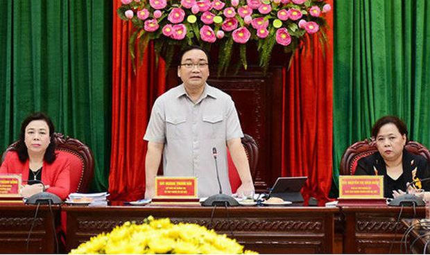 Bí thư Thành Ủy Hà Nội Hoàng Trung Hải trao đổi tại Hội thảo.