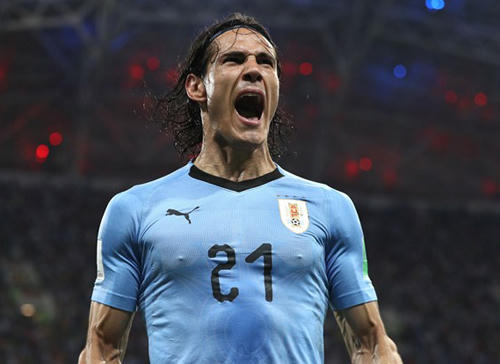 Cavani đã có một trận đấu xuất sắc khi anh lập cú đúp với 2 bàn thắng đẹp mắt.