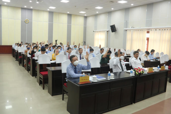 Những Nghị quyết của UBND tỉnh được các đại biểu nhất trí thông qua.