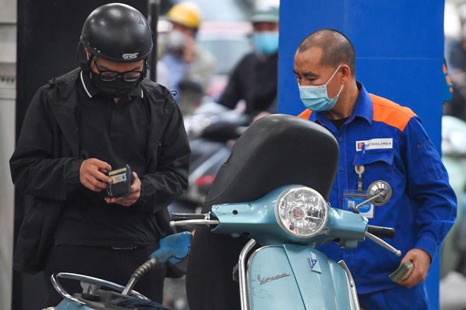 Giá xăng tăng cao nhất 7 năm qua (Ảnh: Mạnh Quân).