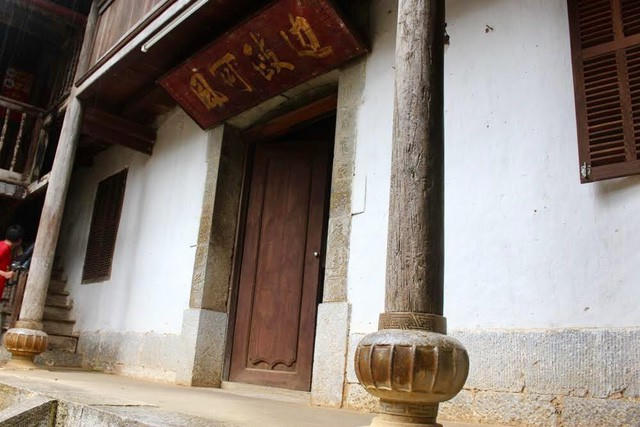 To&agrave; dinh thự của Vua M&egrave;o được x&acirc;y dựng như thế n&agrave;o?