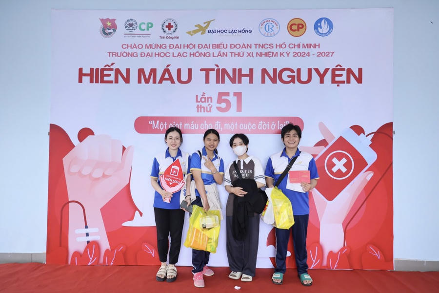 Chương trình Hiến máu tình nguyện lần thứ 52, do Đoàn Thanh niên – Hội Sinh viên trường phối hợp tổ chức