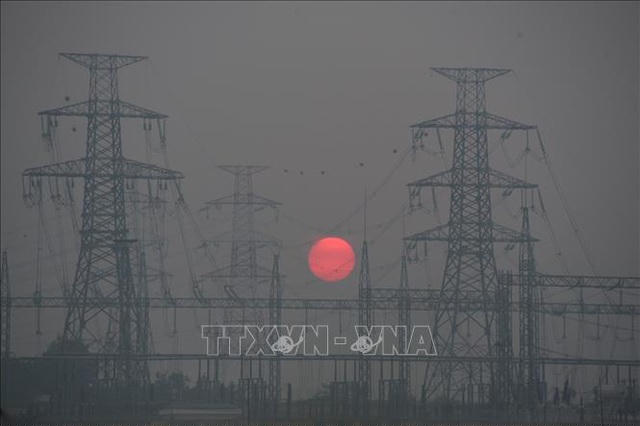 Tổ chức Air Visual đưa thành phố Hà Nội vào Bảng xếp hạng 10 thành phố có chất lượng không khí xấu nhất thế giới và xếp hạng Hà Nội là thành phố ô nhiễm không khí nhất thế giới (chỉ số AQI luôn trên 200 - mức xấu). Ảnh: Thành Đạt - TTXVN