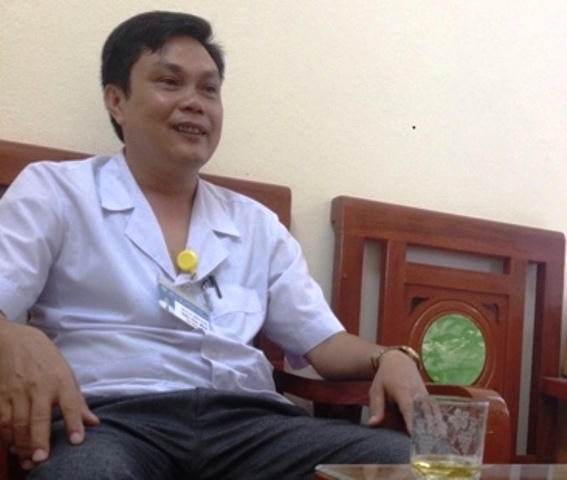 Ông Trần Văn Minh, nguyên Phó giám đốc BV Đa khoa huyện Thường Xuân bị khai trừ Đảng do quan hệ bất chính.