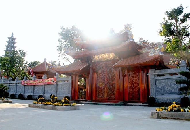 Toàn bộ chi phí xây dựng đền thờ được vợ chồng một doanh nhân là người ở xã, nay sống ở TP Vinh (Nghệ An) tài trợ, ông Nguyễn Ngọc Anh, Chủ tịch UBND xã Xuân Phổ cho biết. Mục đích xây đền để thờ cha ông tổ tiên, những người họ Trần thành đạt, có công với nước.