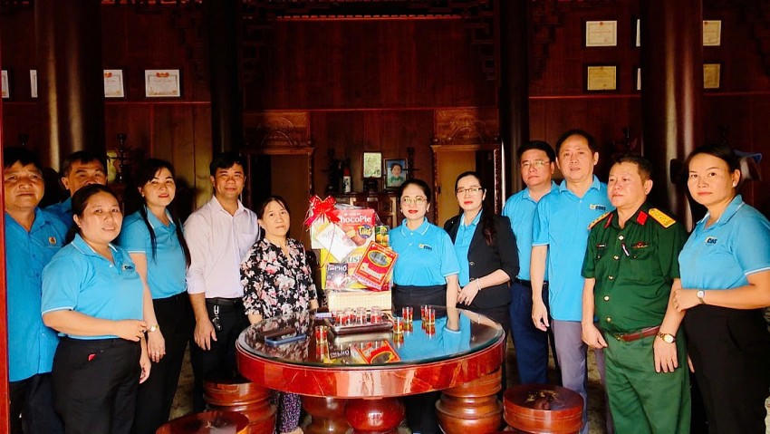 TP Tân Uyên tổ chức thăm hỏi, tặng quà cho đối tượng chính sách, người có công trên địa bàn.