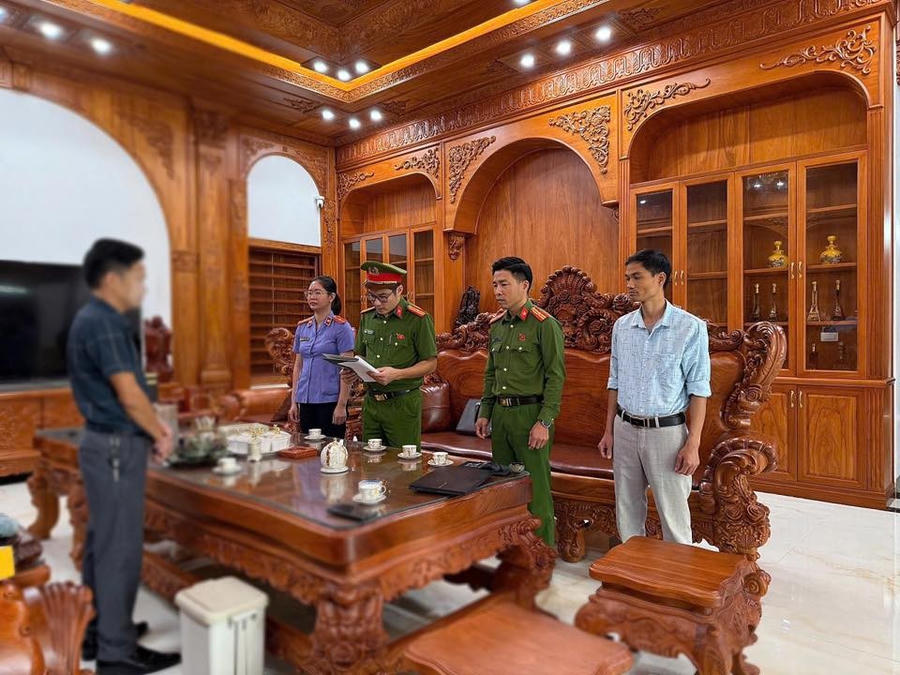 Cơ quan chức năng làm việc với N.X.A.