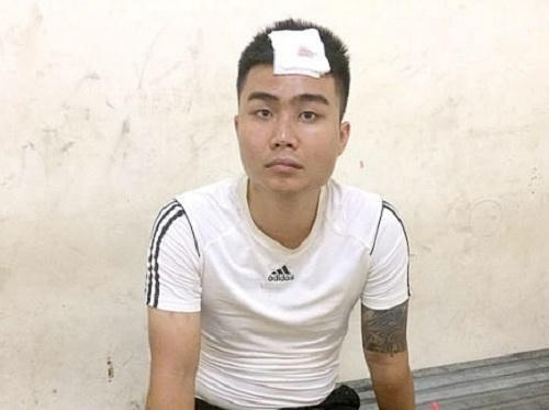 Đối tượng hành hung CSGT tại cơ quan điều tra.