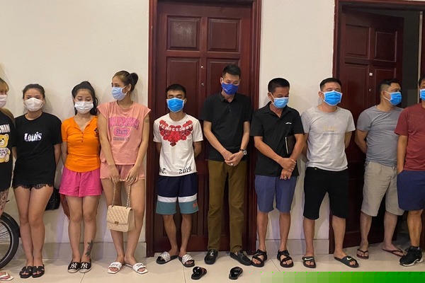 Các đối tượng bị cơ quan công an phát hiện. (Ảnh công an cung cấp)