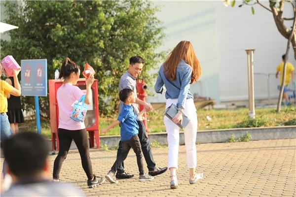 Cả gia đình vẫn hạnh phúc như chưa từng có chuyện gì xảy ra. Ảnh: internet.