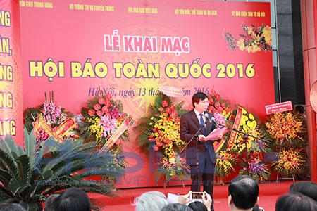 Phó Chủ tịch Thường trực Hội Nhà Báo Việt Nam Hồ Quang Lợi khai mạc Hội báo toàn quốc 2016. Ảnh: Loan Bảo.