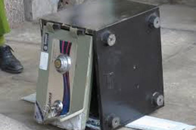Đêm 7/7, Lợi đột nhập vào trụ sở công ty Đại Việt Cổ,  phá két sắt trộm 3,45 tỷ đồng và 8.600 USD. Ảnh: Minh họa