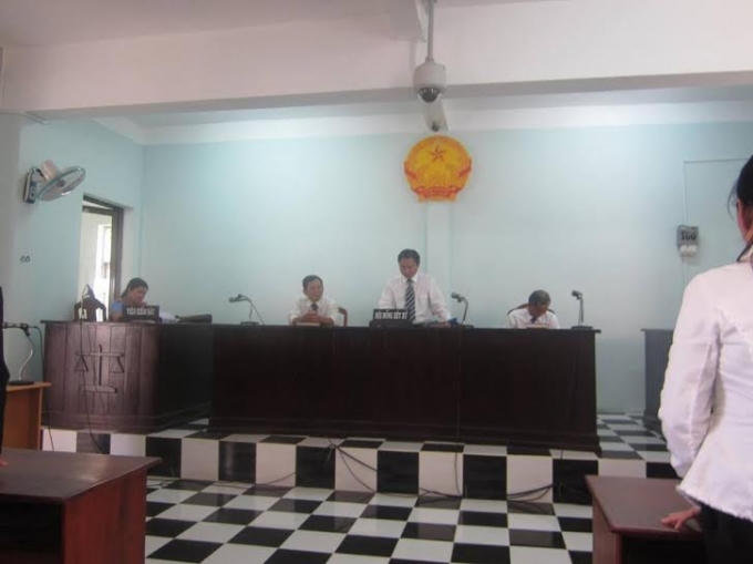 Phiên tòa sơ thẩm xét xử vụ án “Yêu cầu hủy hợp đồng chuyển nhượng quyền sử dụng đất và tài sản gắn liền với đất”.