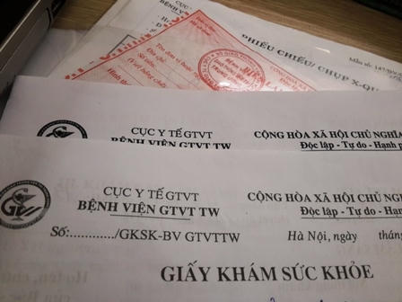 Những tờ Giấy khám sức khỏe này được "cò" N bán với giá 350.000 đồng.
