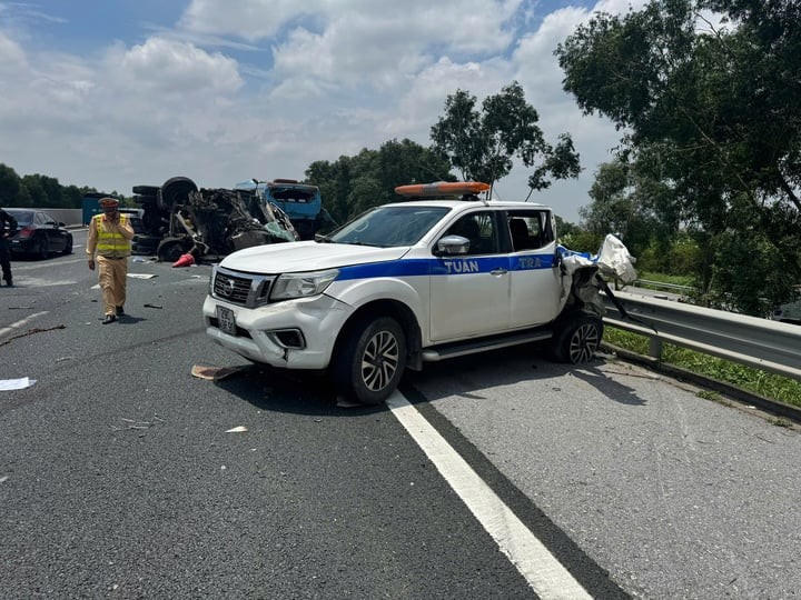 Hiện trường vụ tai nạn liên hoàn trên cao tốc Hà Nội - Hải Phòng.