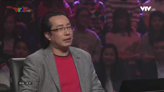 Nhà báo Trương Anh Ngọc thể hiện kiến thức uyên bác của mình trong chương trình "Ai là triệu phú". (Ảnh cắt từ clip. Nguồn: VTV).