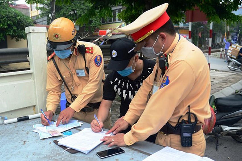 Nghiêm cấm giữ phương tiện khi xác định người điều khiển không có lỗi. (Hình minh họa)
