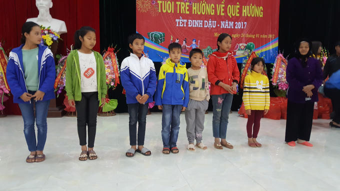 Những em học sinh nghèo vượt khó.