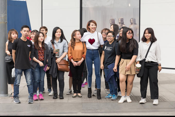 Hoàng Oanh gọi điện tỏ tình Hoàng Yến Chibi, Jun Vũ tại buổi họp fan