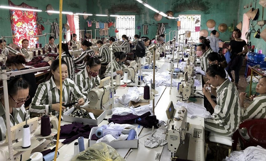 Quá trình xét quyết định đặc xá cho các phạm nhân được thực hiện chặt chẽ, công khai, công bằng. (Hình minh hoạ)