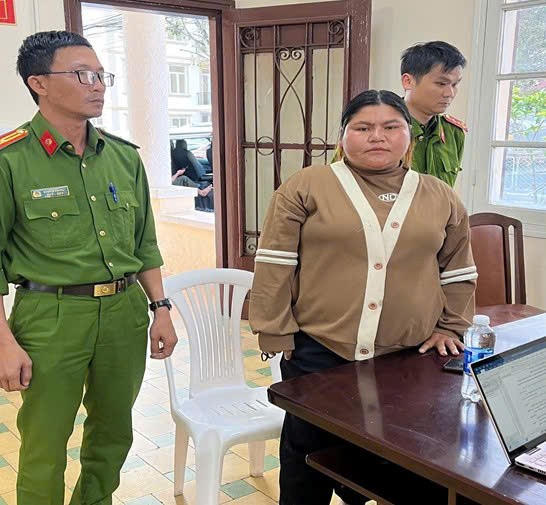 Công an bắt tạm giam Anhuenh về hành vi lừa đảo chiếm đoạt tài sản. Ảnh: K.L