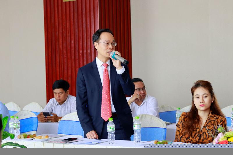 Ông Trần Quốc Tuấn, Phó Chủ tịch HĐQT Tập đoàn Việt – Úc trình bày tại Tọa đàm