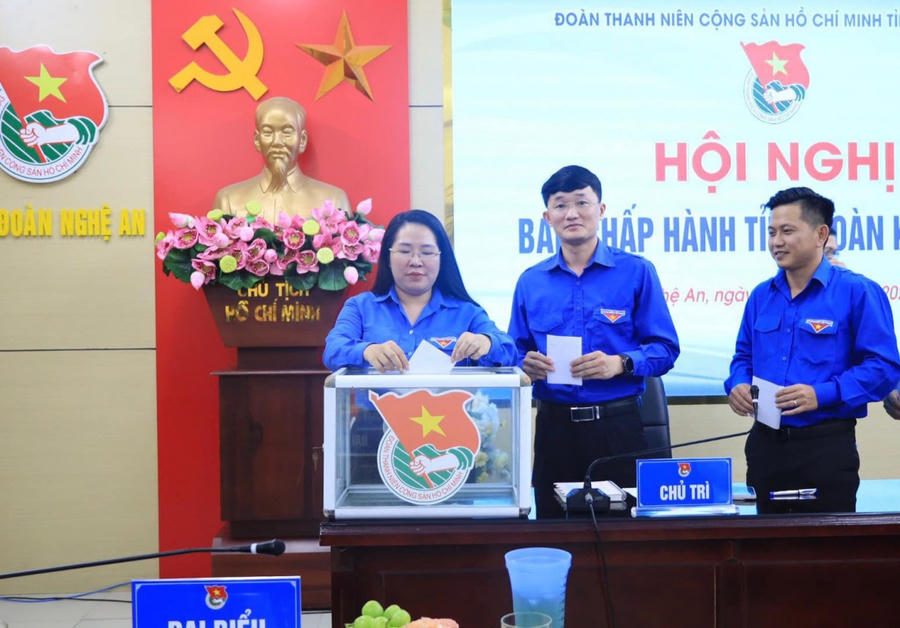 Tân Bí thư Tỉnh đoàn Nghệ An được bầu với số phiếu tuyệt đối.