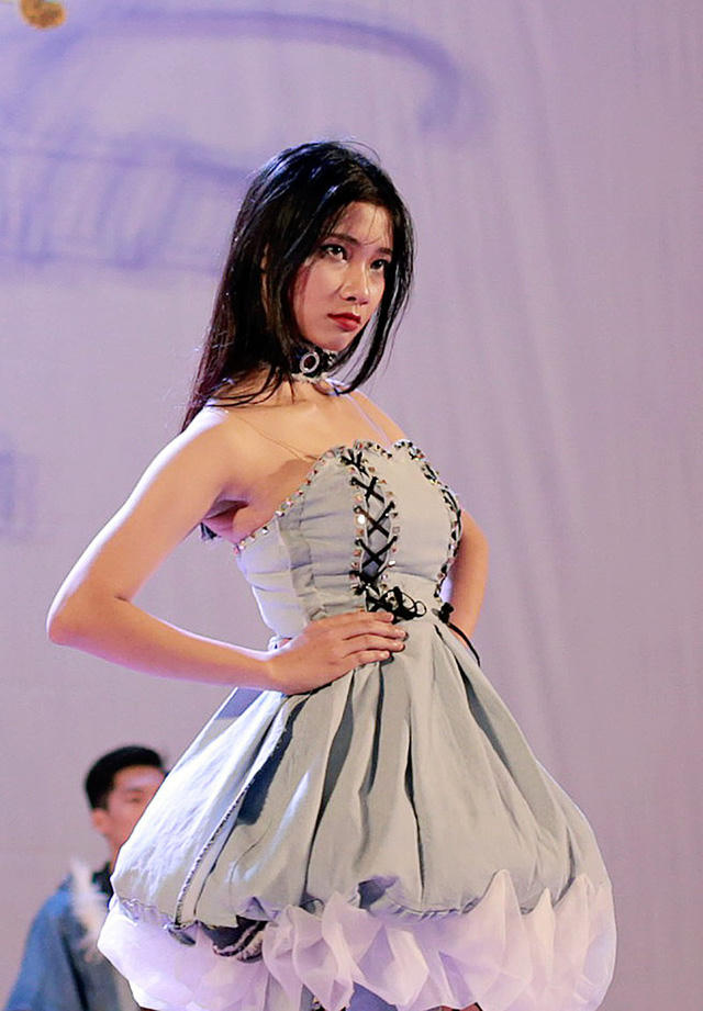 Nữ sinh Bách khoa tự tin trên sàn catwalk