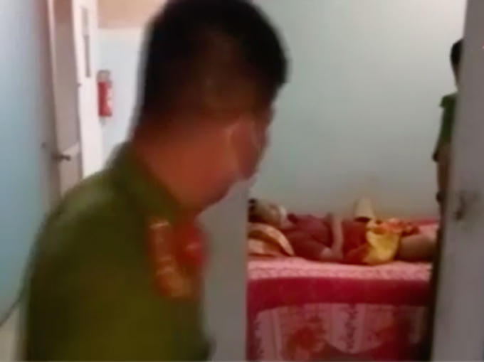 Nạn nhân được phát hiện tử vong miệng sùi nhiều bọt mép.