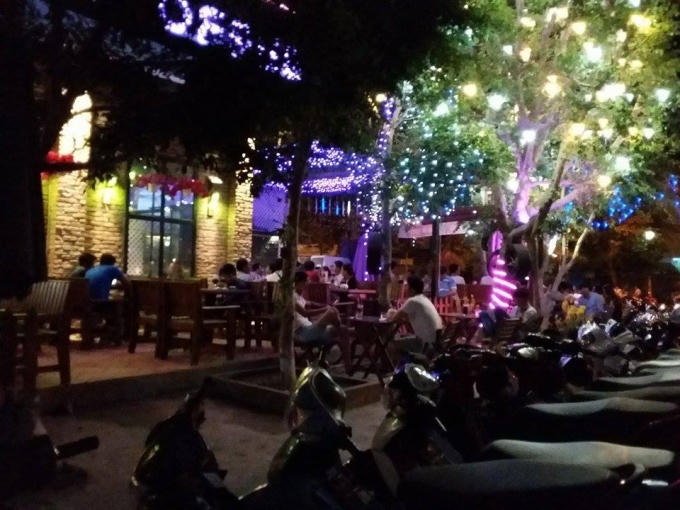 Anh Coffee có không gian mở, đồ uống hấp dẫn, mới lạ, phong cách phục vụ chu đáo sẽ mang mang đến những phút giây thư giãn cho bạn bên bạn bè và người thân.