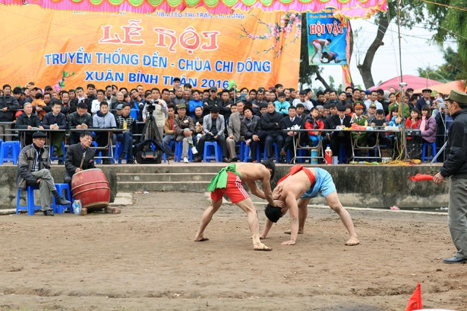 Tưng bừng hội Vật Đền - Ch&ugrave;a Chi Đ&ocirc;ng