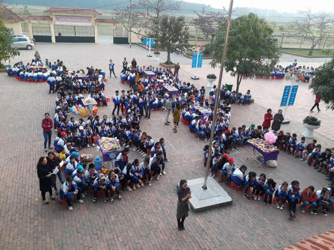 Chương trình "Xuân đoàn kết, tết yêu" thương tại trường THCS Kim Liên.