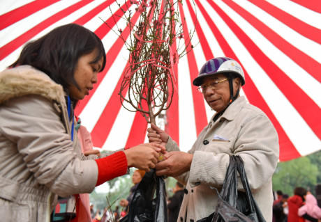 Chương tr&igrave;nh do c&acirc;u lạc bộ Ng&ocirc;i trường ước mơ tổ chức nhằm mang đến cho người ngh&egrave;o một c&aacute;i tết ấm &aacute;p hơn.