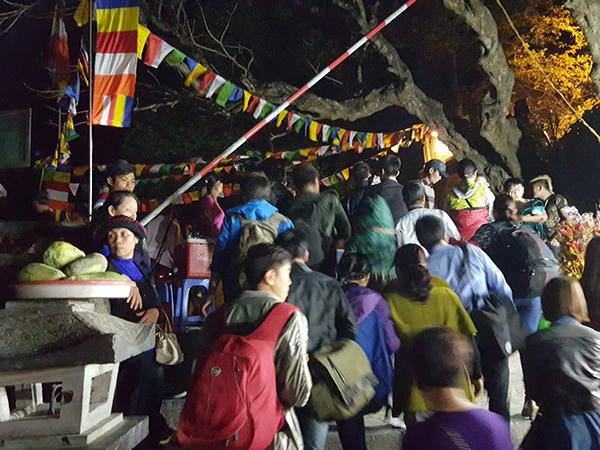 Hội Ch&ugrave;a Hương 2016: Sợ tắc đường, ng&agrave;n người khai hội l&uacute;c&hellip; nửa đ&ecirc;m