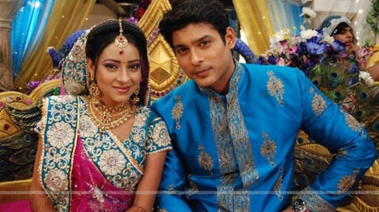Siddharth Shukla vai Shiv là chàng trai được yêu thích nhất trong phim. Không chỉ đẹp trai, Shiv rất bao dung, độ lượng, trân trọng, yêu thương hết mực Anandi.