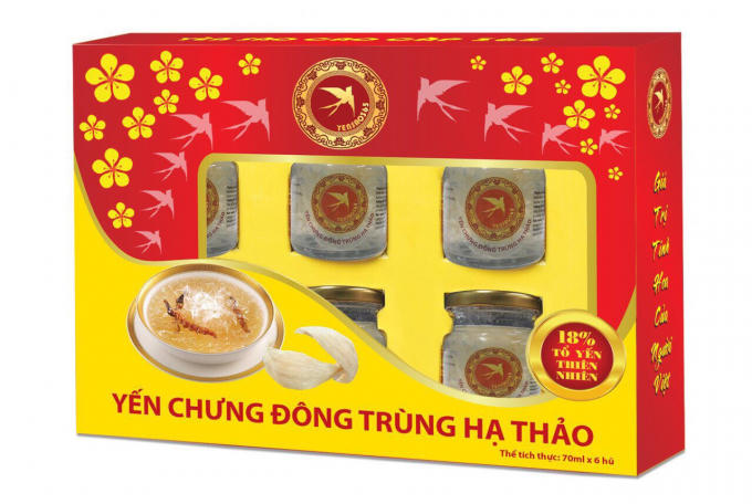 Yến chưng Đông trùng hạ thảo.