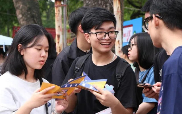 Tăng học phí: 'Đòn bẩy' trong tự chủ?