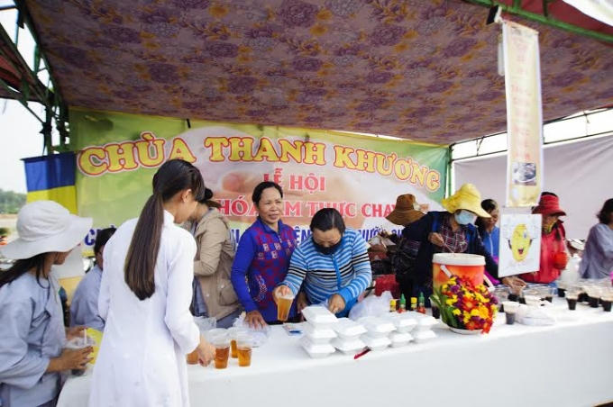 L&ecirc;̃ h&ocirc;̣i &acirc;̉m thực chay và đ&ecirc;m văn ngh&ecirc;̣ g&acirc;y quỹ từ thiện