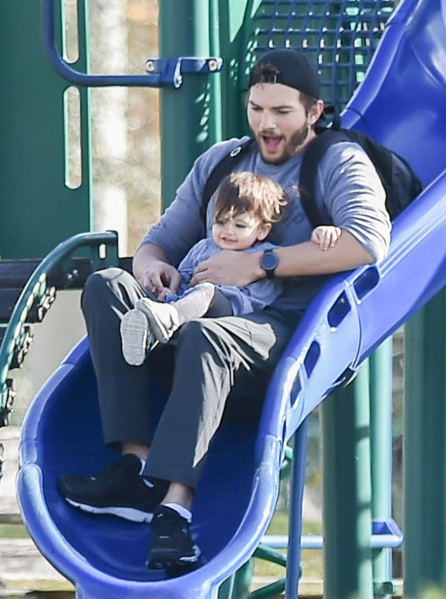 Ashton Kutcher cùng con gái Wyatt vô cùng đáng yêu.