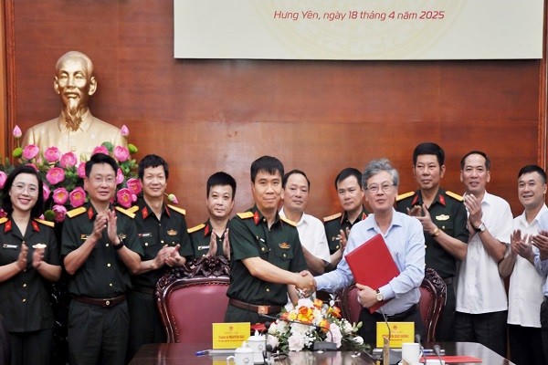 Ký kết Biên bản ghi nhớ hợp tác tại hội nghị.