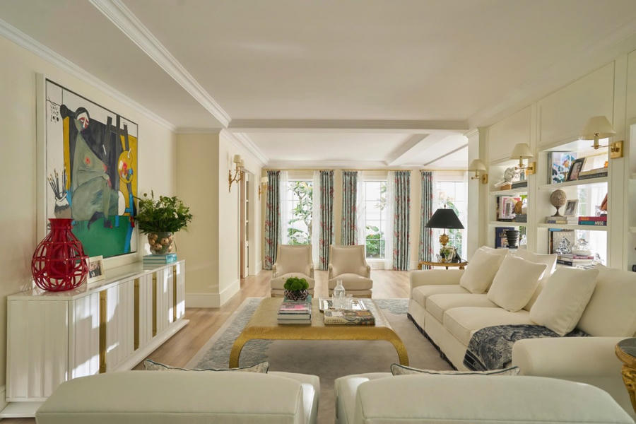 Một thiết kế kết hợp với tranh Việt Nam của Thái Công.