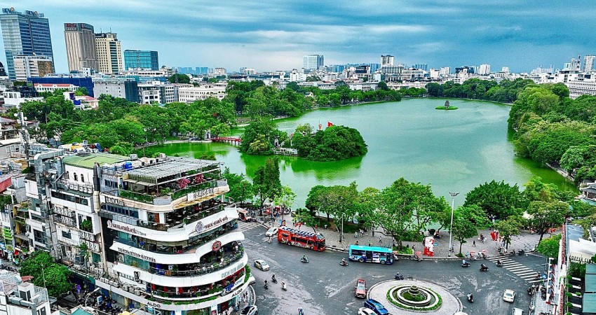 Hà Nội tính di dời một số cơ quan, mở rộng không gian công cộng ở hồ Hoàn Kiếm (Ảnh: Hoàng Hà).