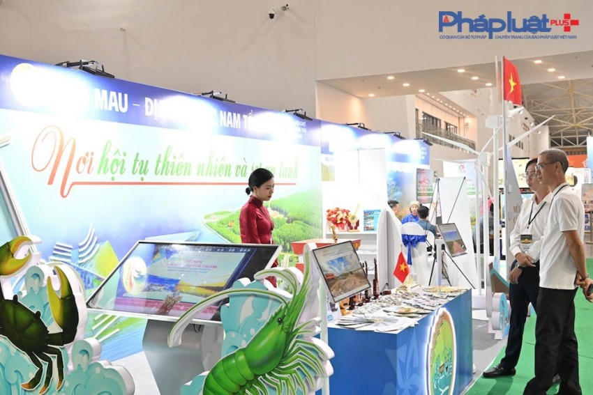 Cận cảnh các gian hàng của các địa phương trưng bày tại Hội chợ Mùa thu lần thứ I