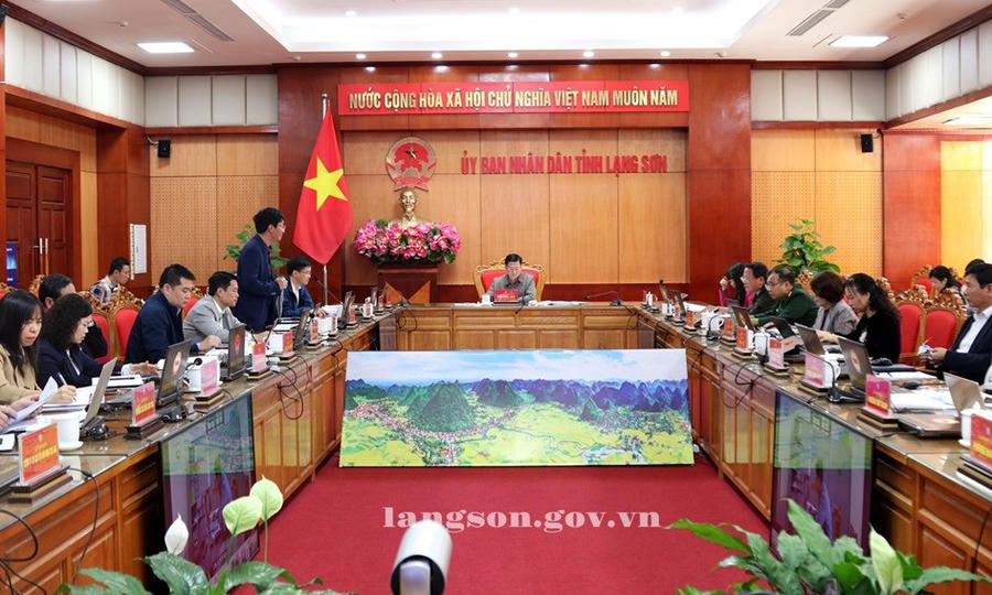 Các đại biểu tại điểm cầu UBND tỉnh.